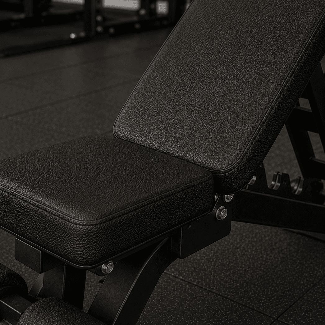Fitness: bancos de academia, bicicletas e musculação